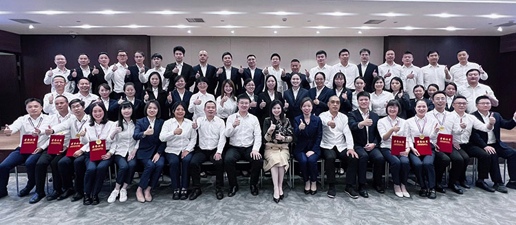 莲花演说金牌教练徐老师走进台运集团给中层干部赋能(图1)